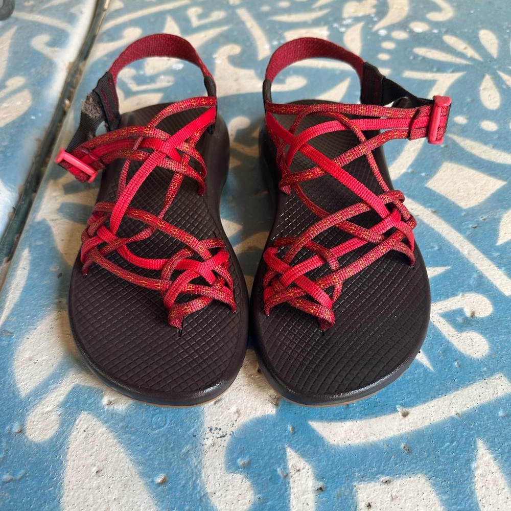 Slightly used chacos, in good condition only worn about 5 times.